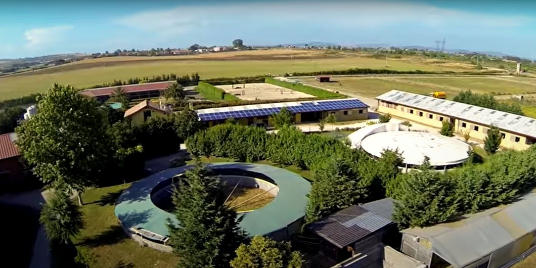 La struttura vista dall’alto, con la giostra e i paddock